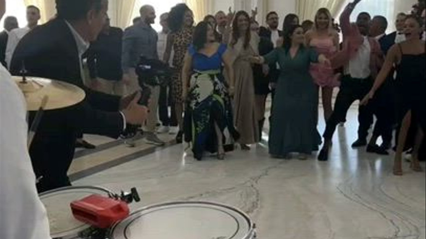 Percussioni e ballerini sudamericani 