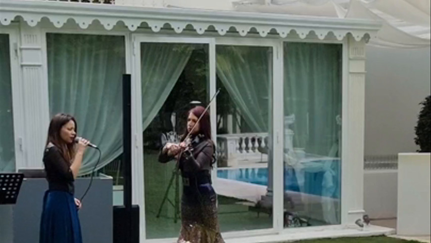 Presentazione dei brani violino + cantante + dj