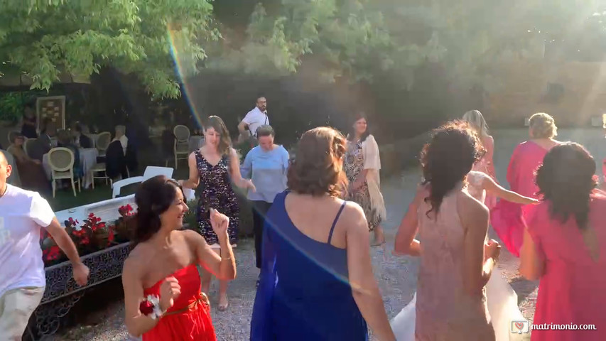 La Sposa balla con le Amiche..