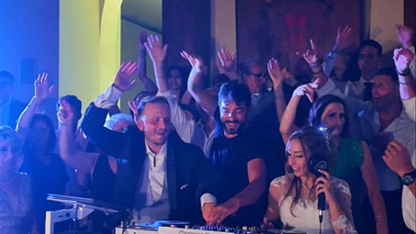 DJ per una Notte: Sposi e Amici in Console!