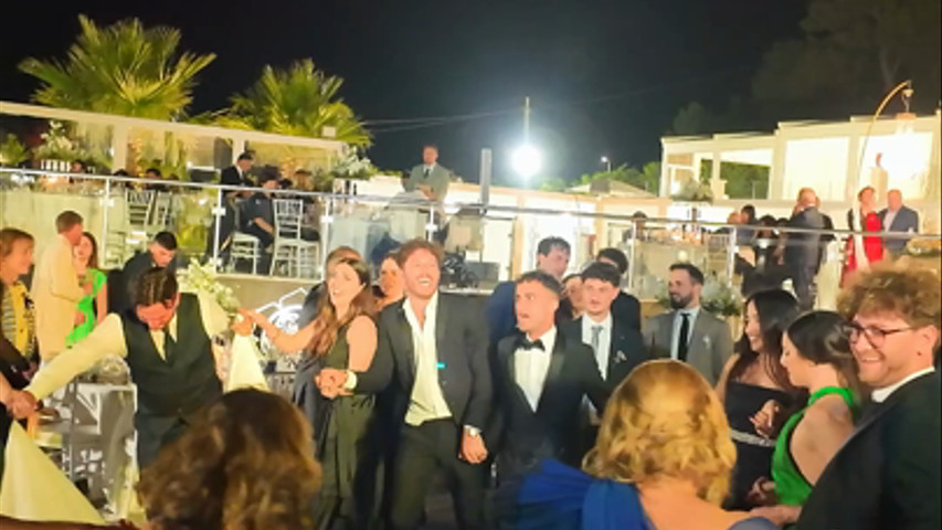 Tradizione e Allegria: Tutti in Cerchio con la Tarantella!
