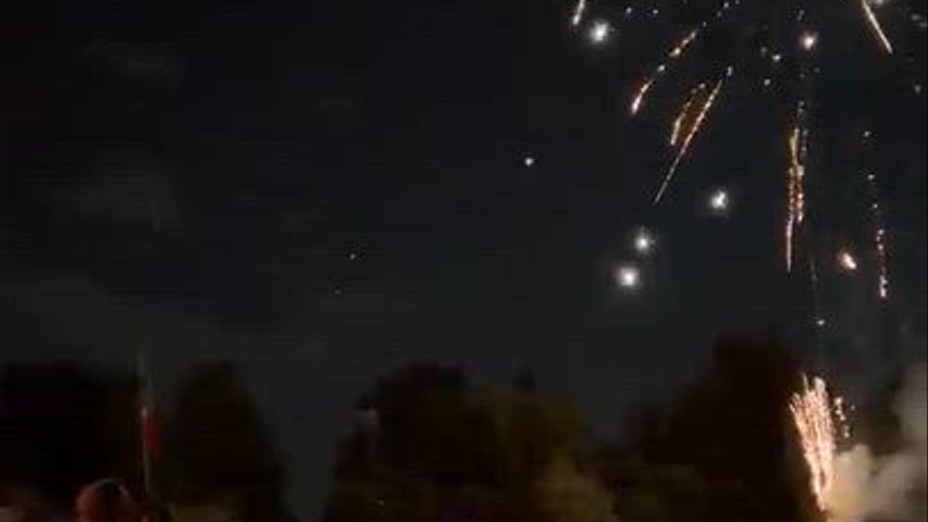 Taglio torta con fuochi d’artificio 