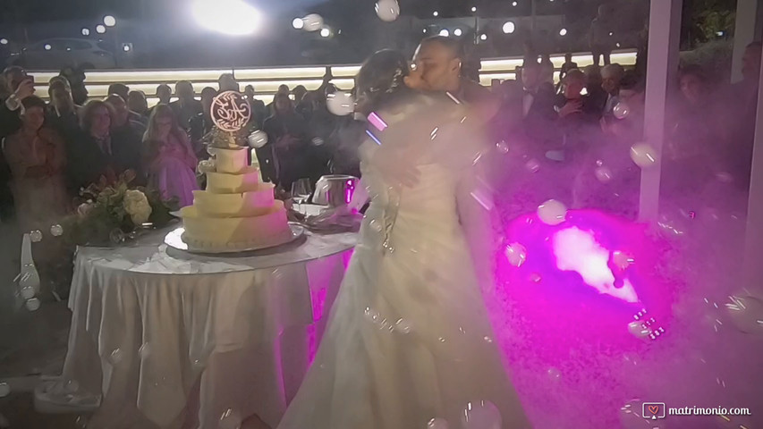 "Taglio della Torta tra le bolle di Sapone" - Matrimonio Travolgente - Musica Matrimonio Abruzzo 2019