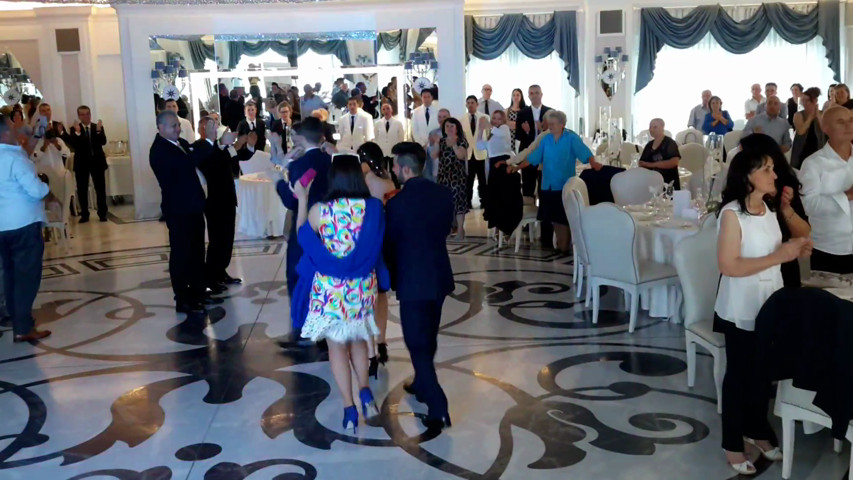 Novità Ingresso Matrimonio 2016 - Sposi e Invitati entrano Ballando - Plaza Vasto