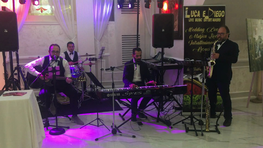 Voce Maschile: Diego con la band