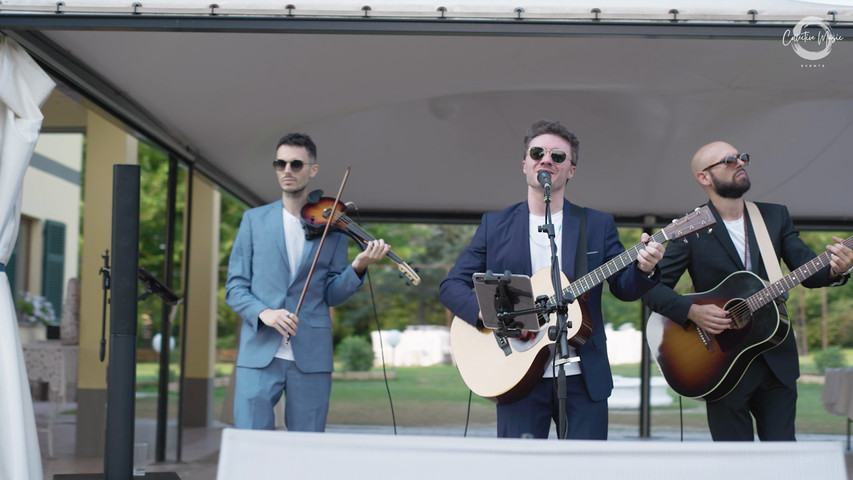 trio voce maschile, violino e chitarre