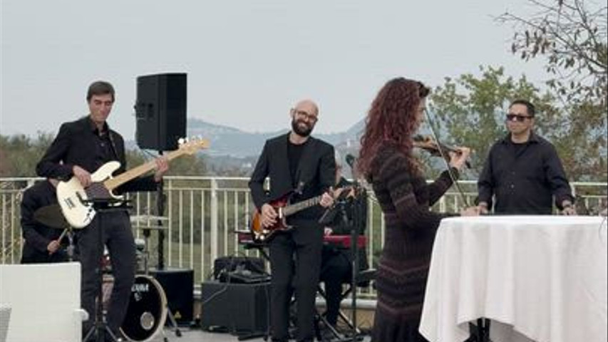 Violino itinerante con band