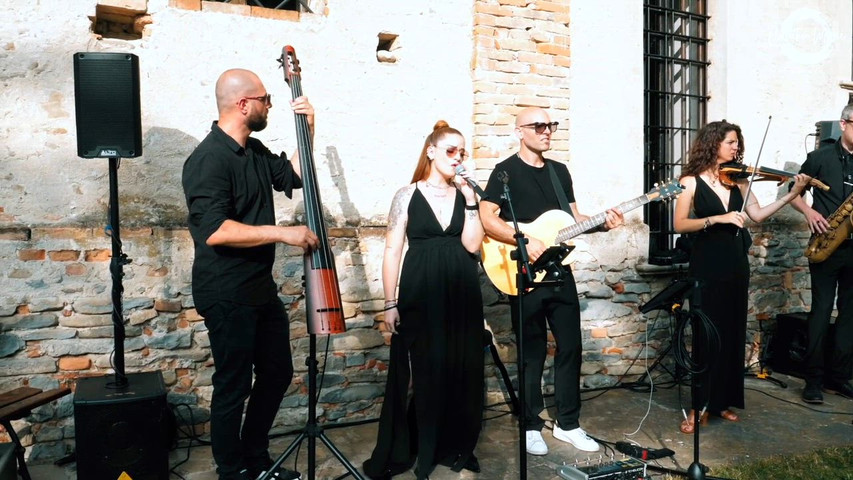 Quintetto voce chitarra violino contrabbasso sax 