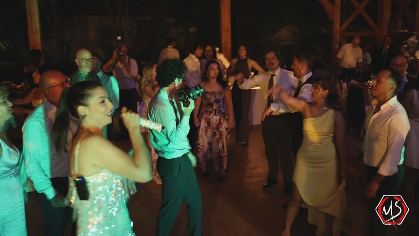 Performance itinerante con Live Band e DJ Set – “Sarà perché ti amo”