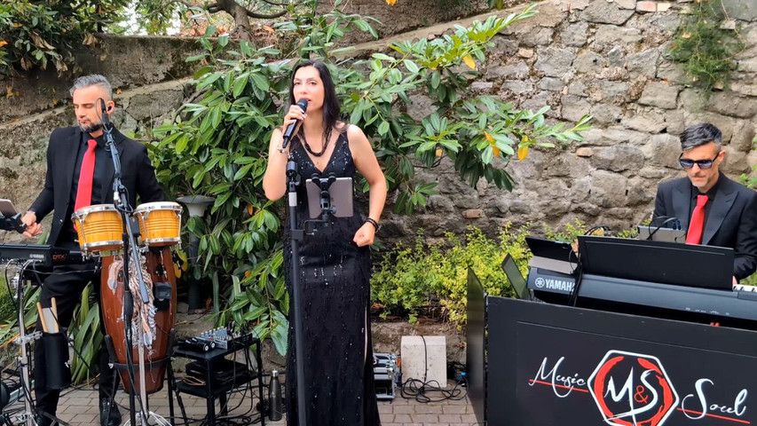 “I Say a Little Prayer” dal vivo – Trio Piano, Voce e Percussioni per il vostro matrimonio