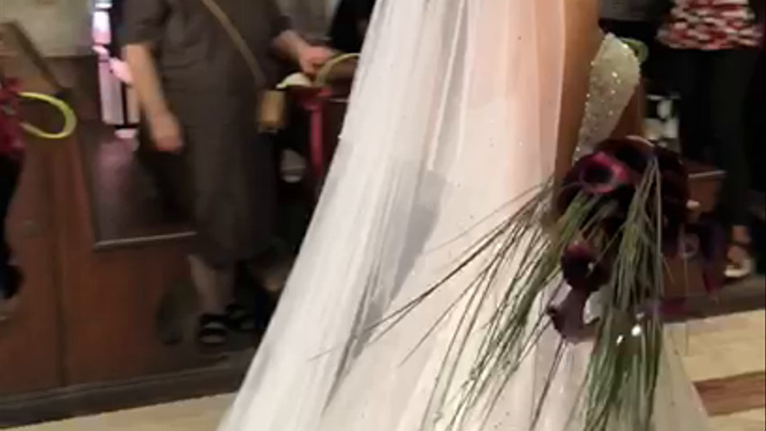 Entrata sposa in chiesa sulle note di Gigi D'Agostino