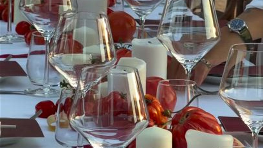 Cena tra i cipressi