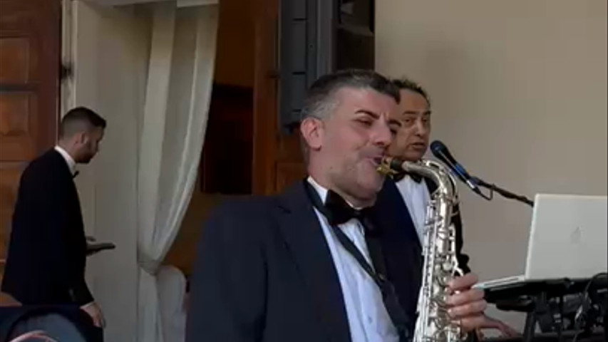 INTRATTENIMENTO APERITIVO