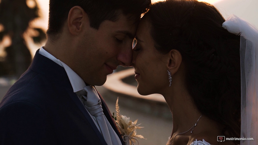 Trailer Wedding in chiesetta affacciata sul mare e ristorante