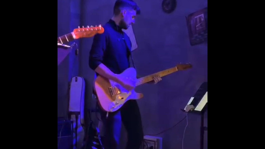 Live Gigs / So Loney - Police