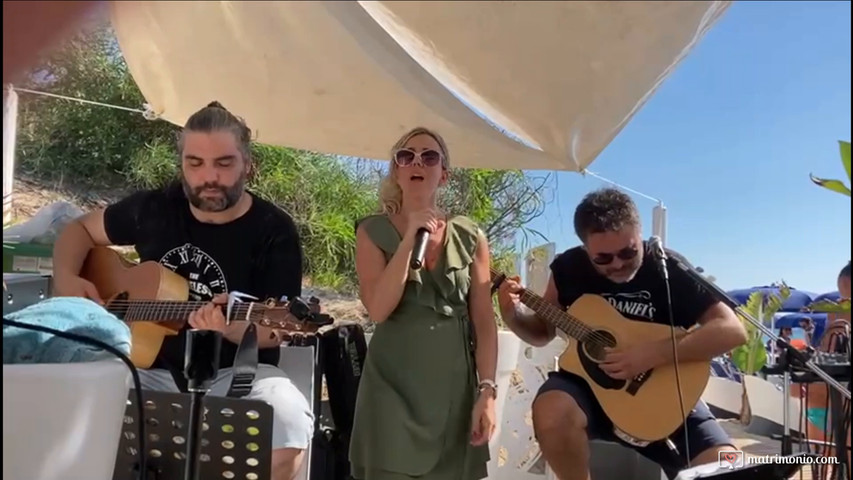 Acoustic trio live at holiday beach 