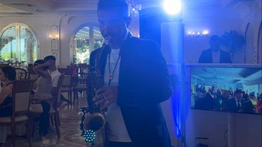 Live sax