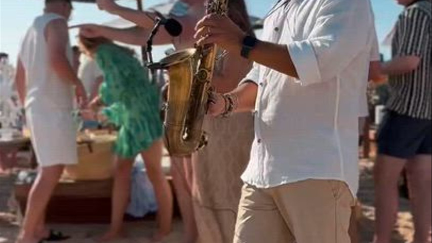 “Sax in the beach”