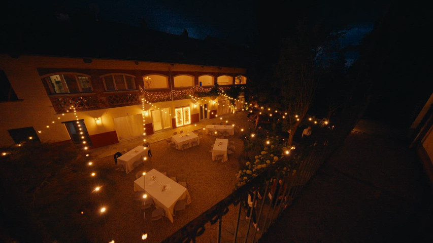 Giardino interno al tramonto
