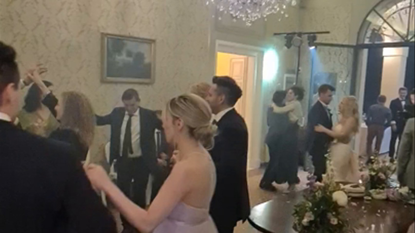Matrimonio con balli tradizionali