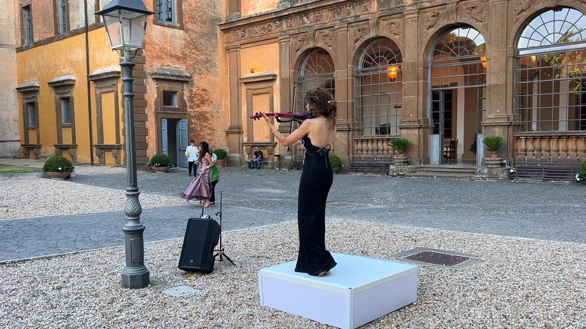 violinista durante l'aperitivo