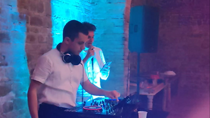 Stolen Riff - Live Music & DJ Set