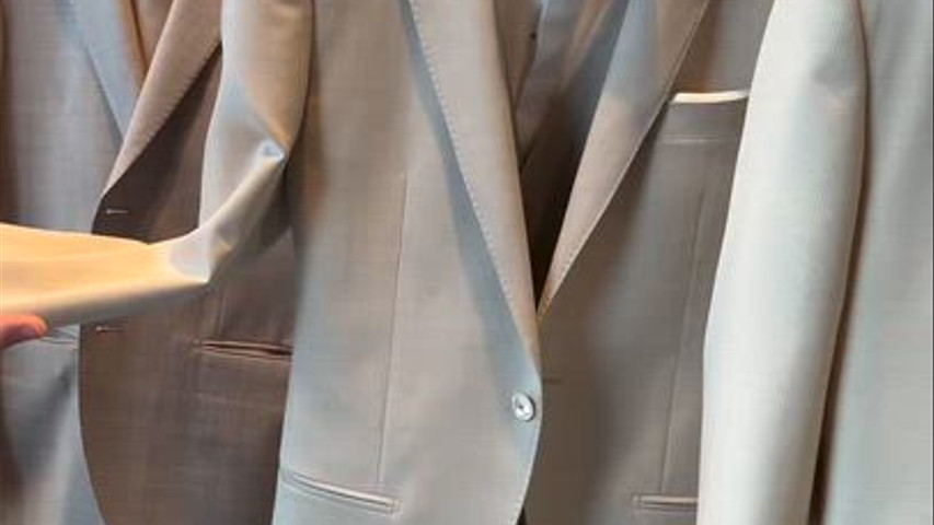 Beige e marrone: l’eleganza senza tempo dello sposo moderno