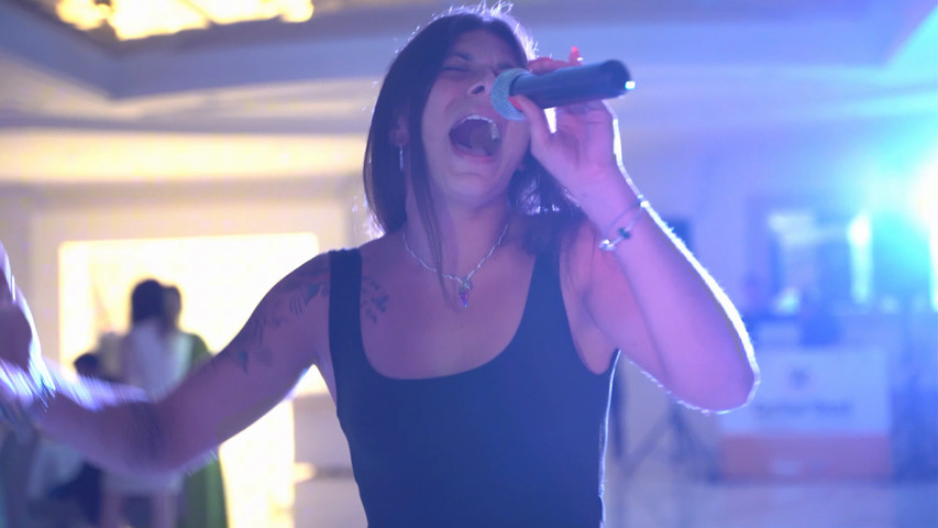 Rox canta Shallow 