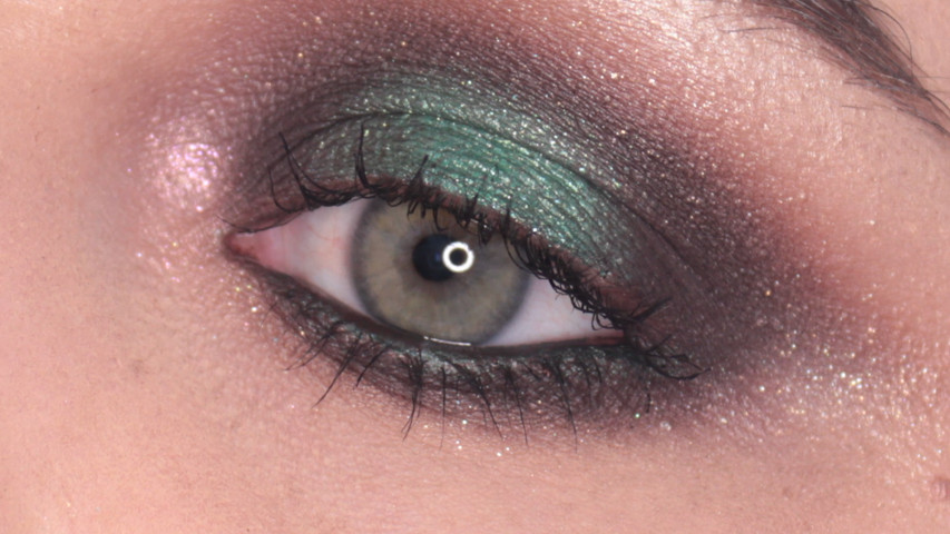 Green makeup