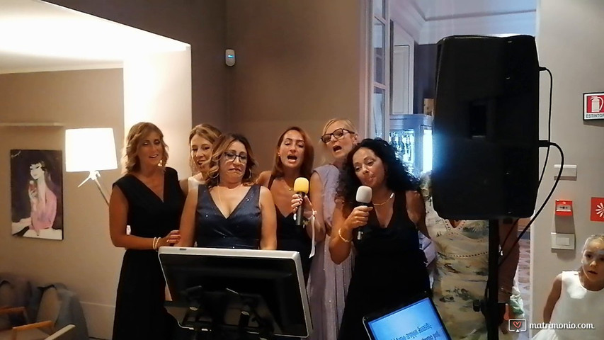 Cantano le ragazze 