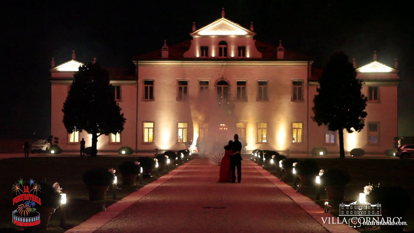 La Villa immersa nei fuochi d'artificio