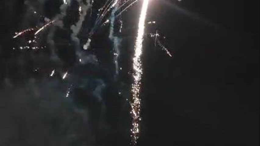 Magia del Cielo: Fuochi d'Artificio Tradizionali e Silenziosi per il Tuo Matrimonio