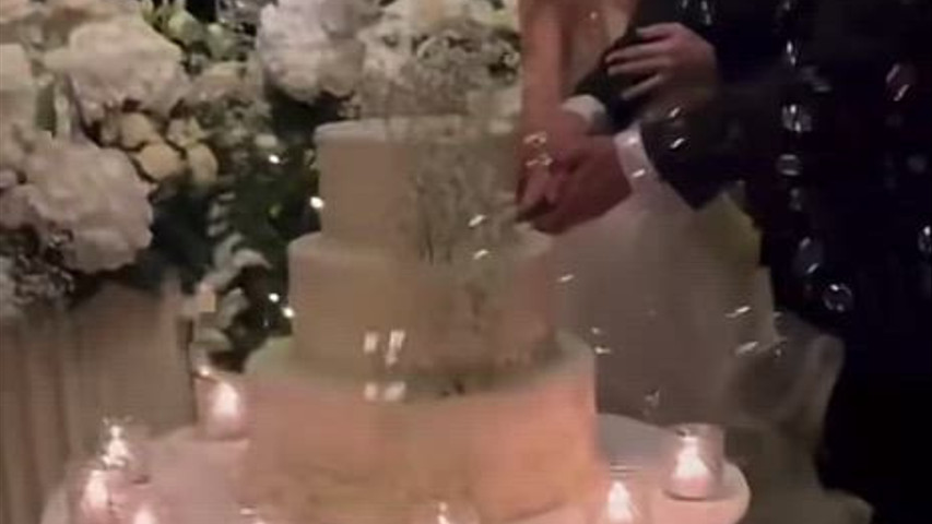 Taglio torta con le fantastiche bolle di sapone 
