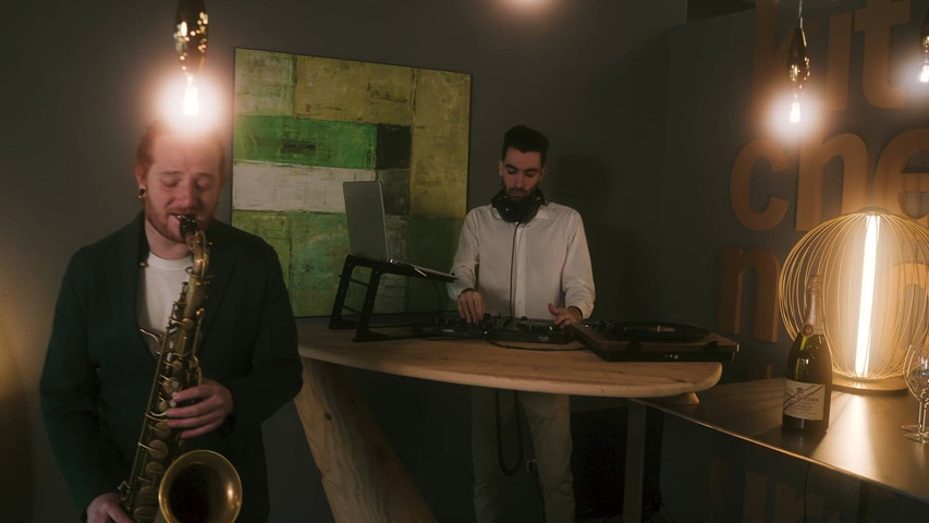 DJ Set & Sax Live – Aperitivo Party Experience