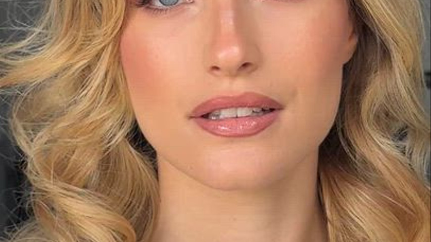 Soft natural make up