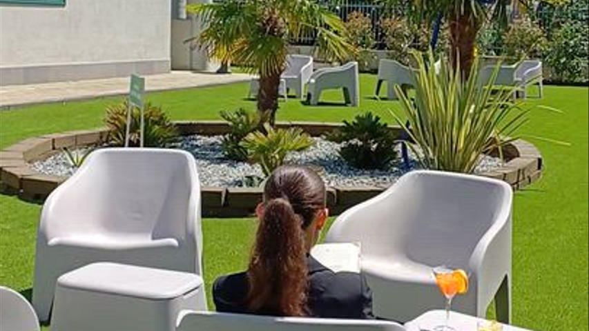 Aperitivo in giardino 