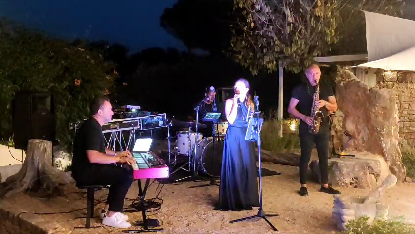 live band...black to black