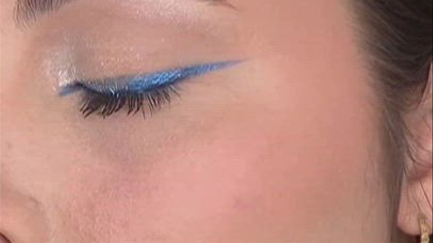 Eye liner grafico blu 