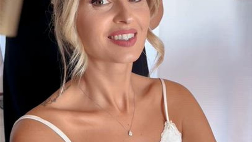 Bridal make-up, Carlotta