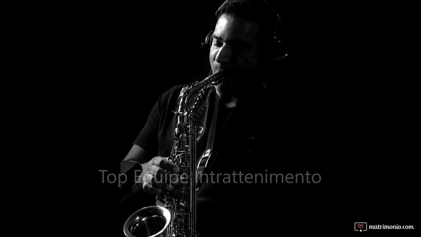 Sax esegue Perfect e Girl from Ipanema