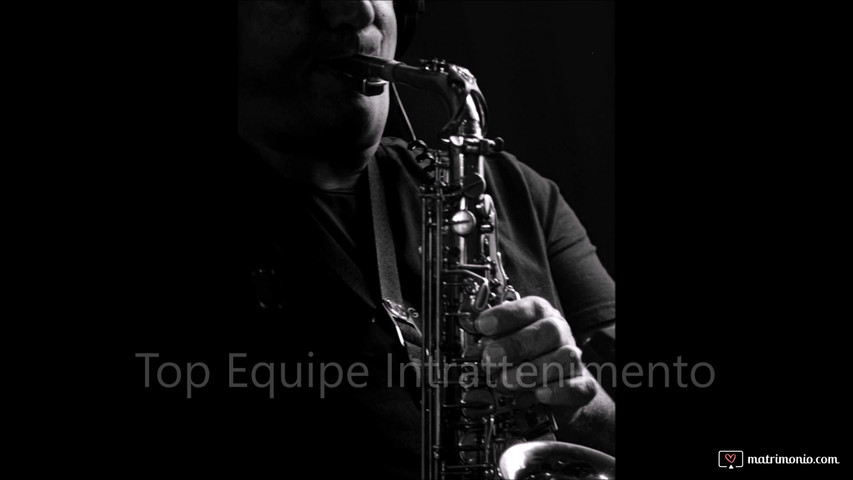 Sax esegue:A thousand years, Always remember us this way, Besame mucho
