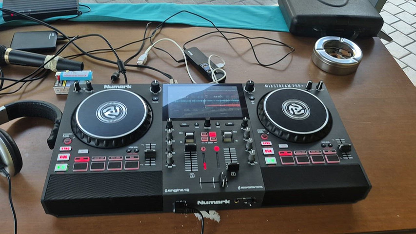 La mia consolle pronta e perfetta x tutta la musica!