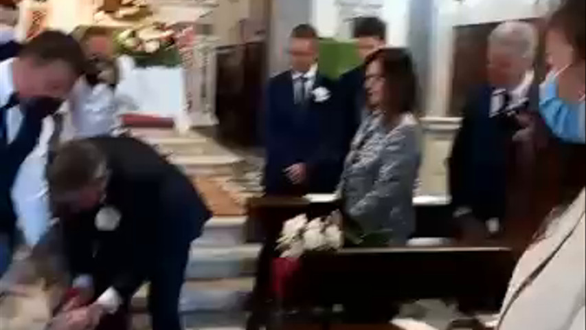 Fedi in chiesa