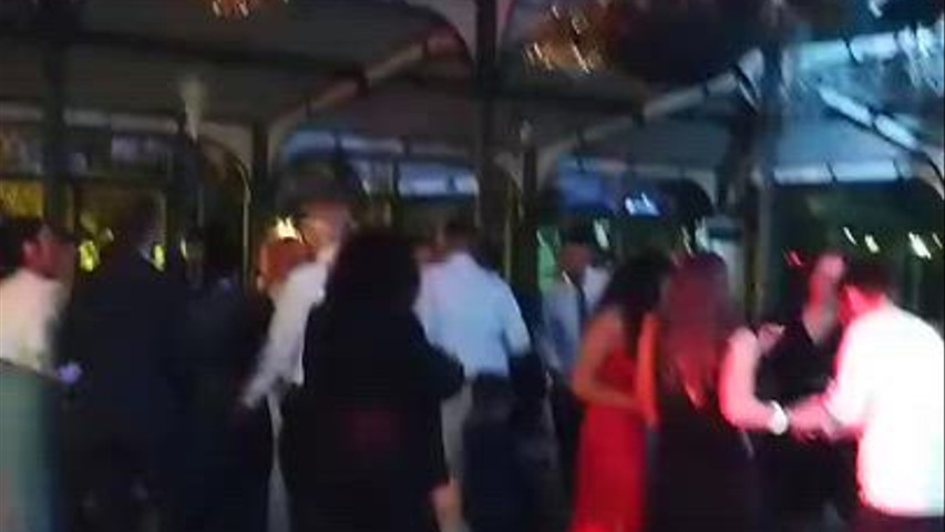 Sposami! Nice music for pretty bride 