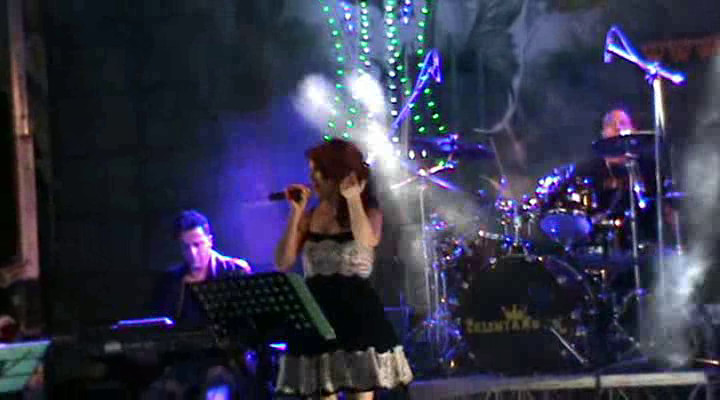 Francesca donadeo in concerto medley anni 80