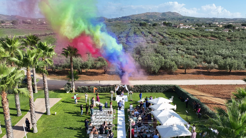 Smoke bomb