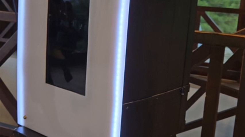 Self-Selfie Magic Mirror