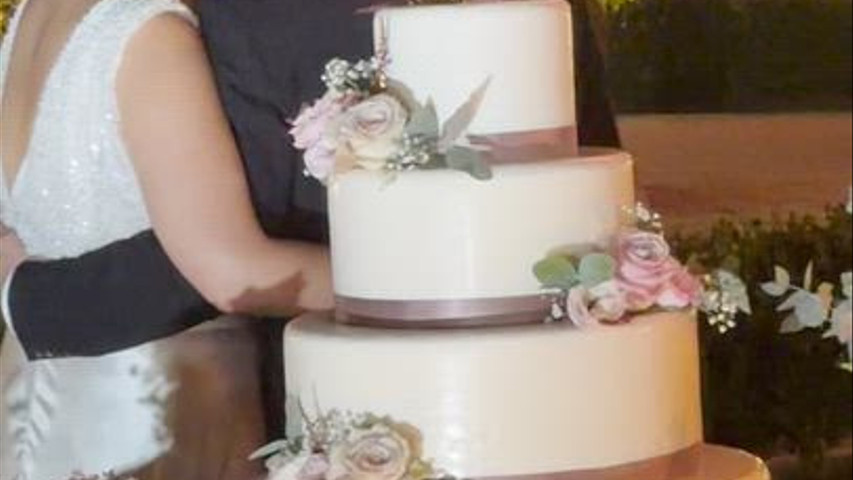 Taglio torta con fuochi d’artificio 