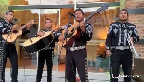 Bésame Mucho Mariachi Azteca