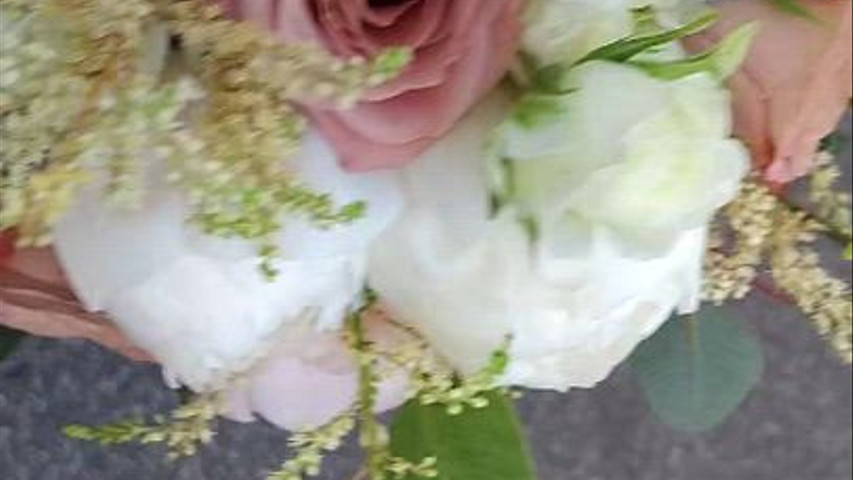 Bouquet da Sposa romantico con Rose e Peonie